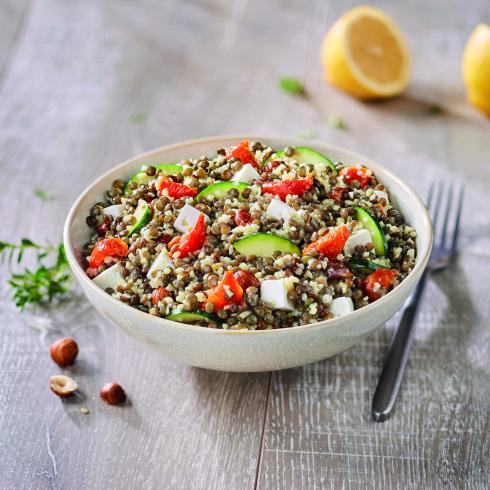 Qualité traiteur Salade de lentilles & boulgour aux noisettes, sauce citronnée Visuel ambiance